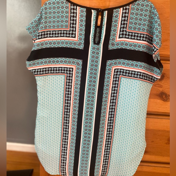 Medium Short Sleeve Blouse - Picture 5 of 5